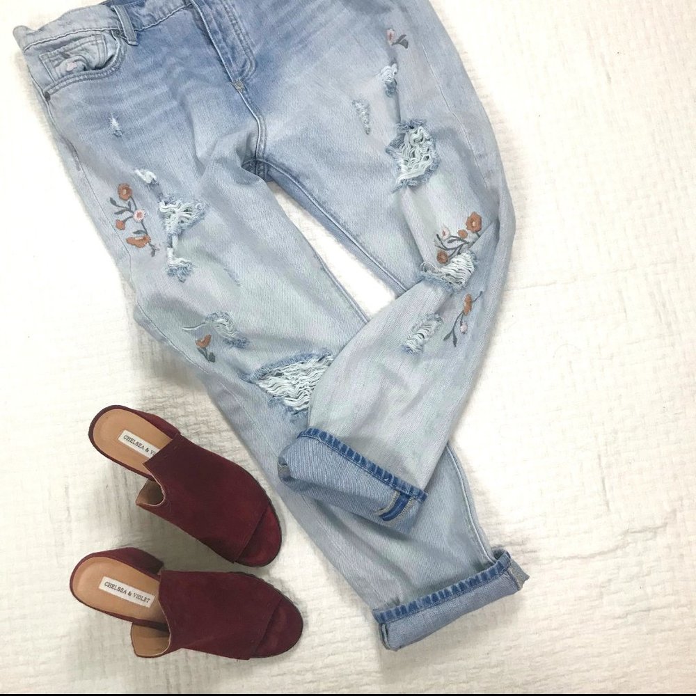 Lucky Brand Embroidered Boyfriend Button Fly Jeans